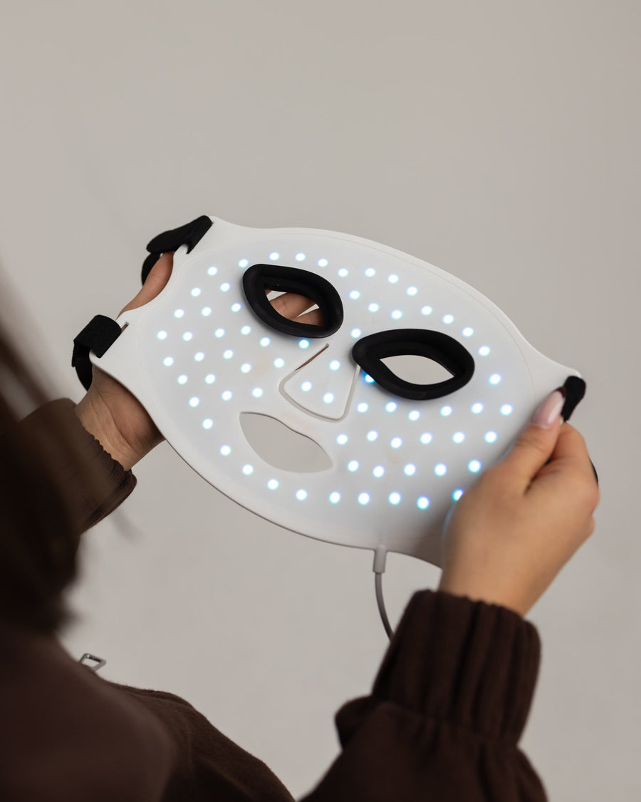 Vnútro LumenLuxe LED masky s 210 diódami